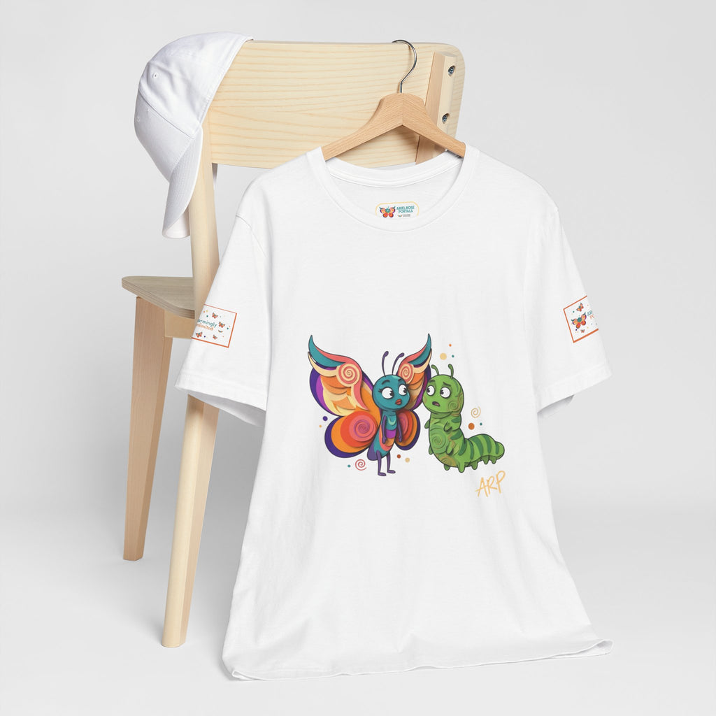 Allarmante T-Shirt Unlimited Tee Flip Variant — Maglietta Grafica Stravagante Farfalla e Bruco