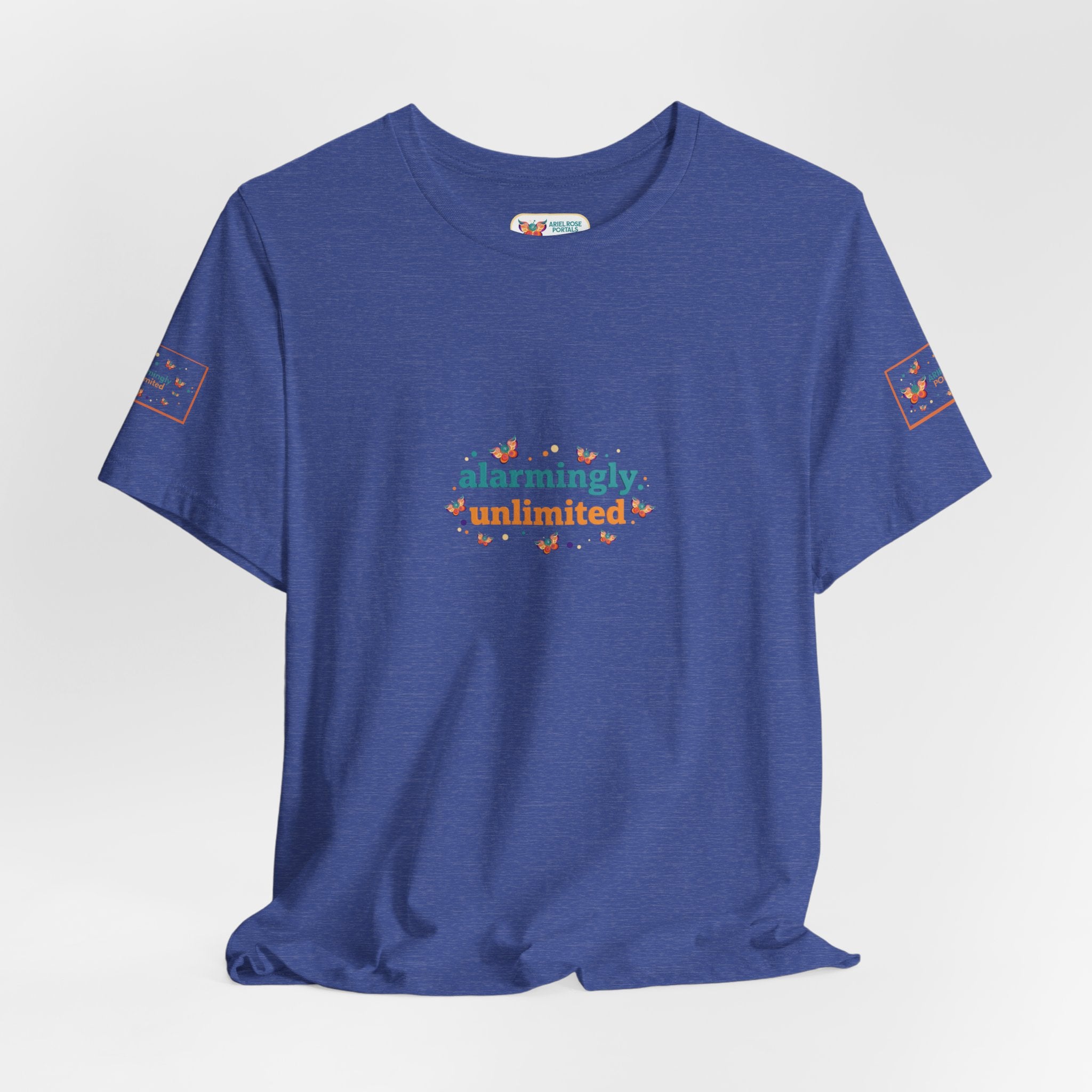 T-shirt Alarmingy Unlimited — Maglietta Grafica con Farfalla e Bruco Stravaganti