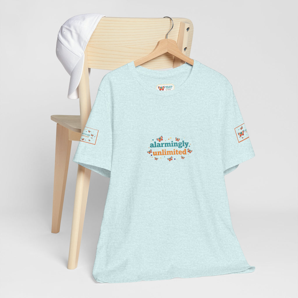 T-shirt Alarmingy Unlimited — Maglietta Grafica con Farfalla e Bruco Stravaganti
