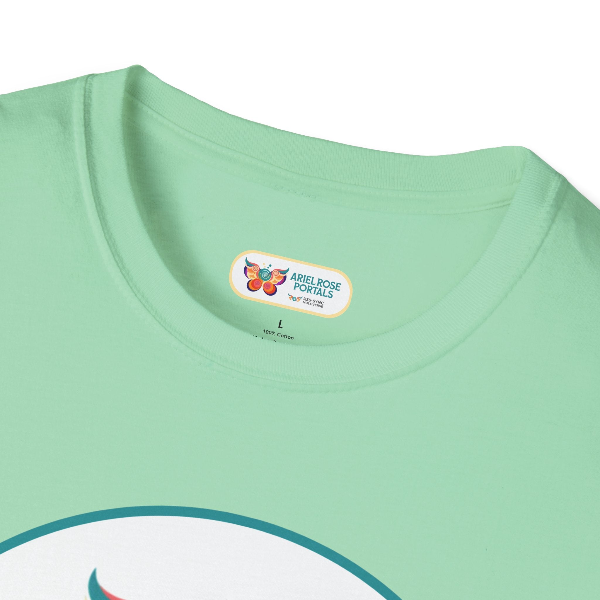 Maglietta "Badass Butterfly Sticker" — Ariel Rose Portals Variant in Stile Sticker