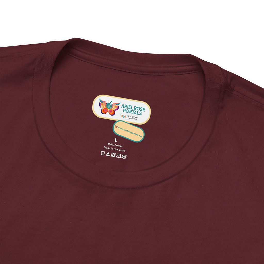 T-shirt Alarmingy Unlimited — Maglietta Grafica con Farfalla e Bruco Stravaganti