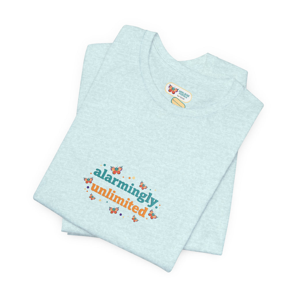 T-shirt Alarmingy Unlimited — Maglietta Grafica con Farfalla e Bruco Stravaganti