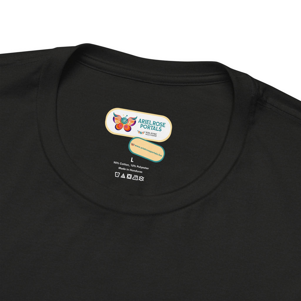 T-shirt Alarmingy Unlimited — Maglietta Grafica con Farfalla e Bruco Stravaganti