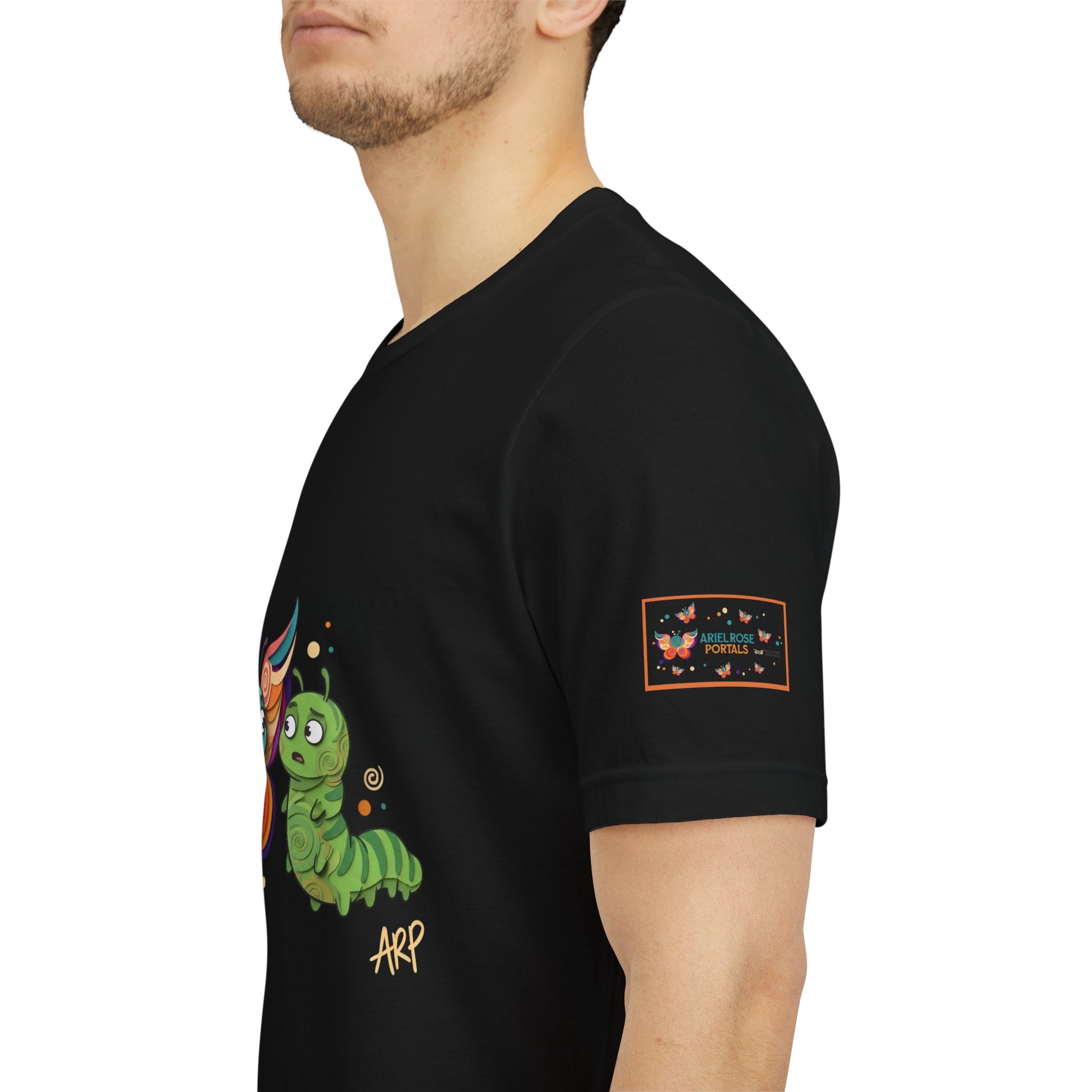 Allarmante T-Shirt Unlimited Tee Flip Variant — Maglietta Grafica Stravagante Farfalla e Bruco