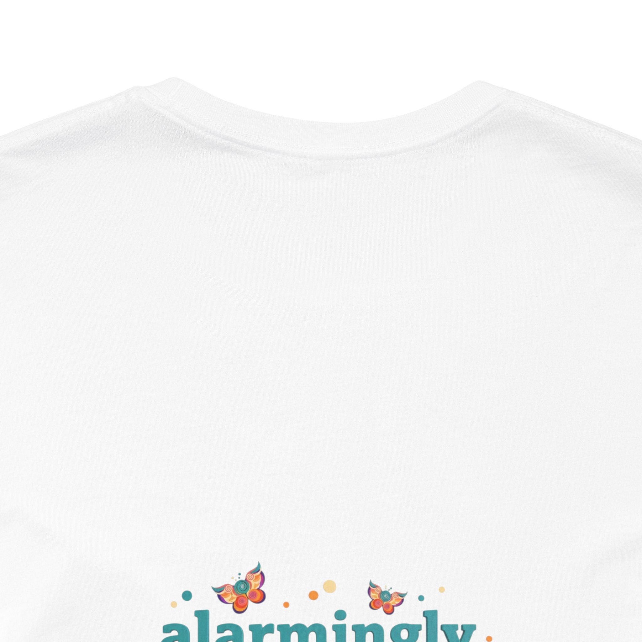 Allarmante T-Shirt Unlimited Tee Flip Variant — Maglietta Grafica Stravagante Farfalla e Bruco