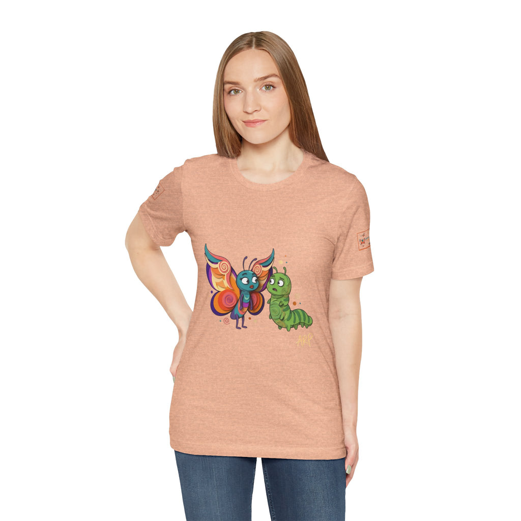 Allarmante T-Shirt Unlimited Tee Flip Variant — Maglietta Grafica Stravagante Farfalla e Bruco