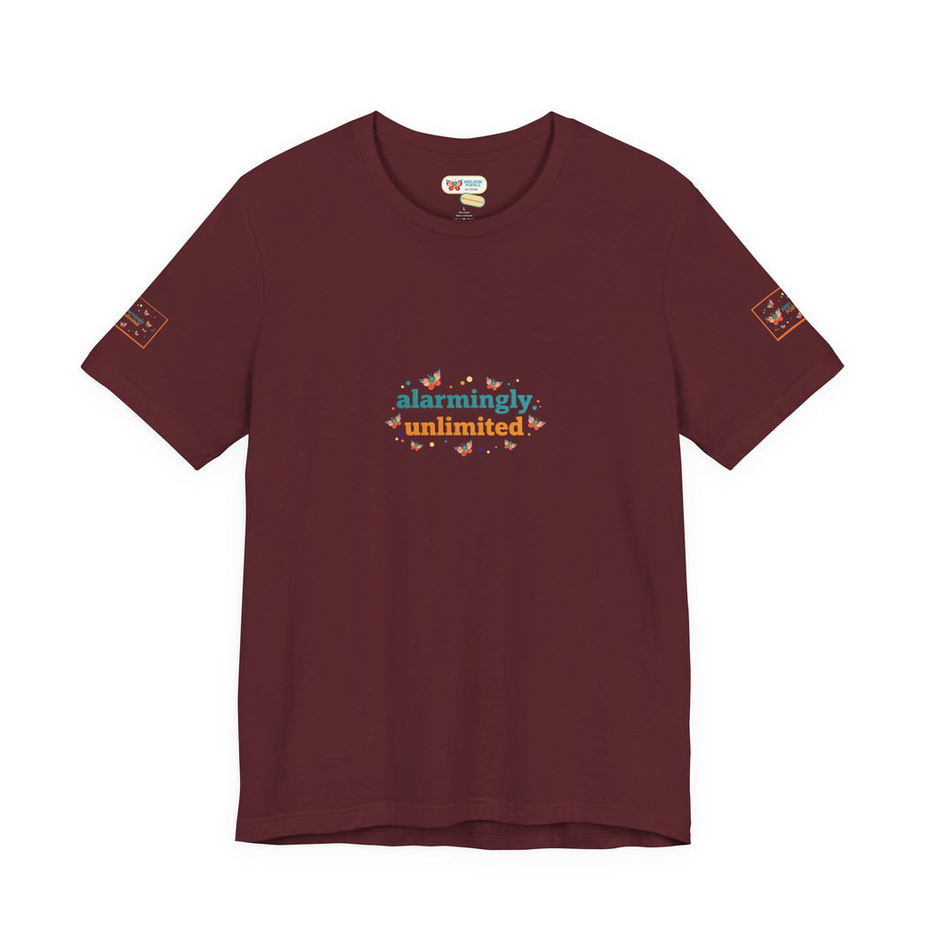 T-shirt Alarmingy Unlimited — Maglietta Grafica con Farfalla e Bruco Stravaganti