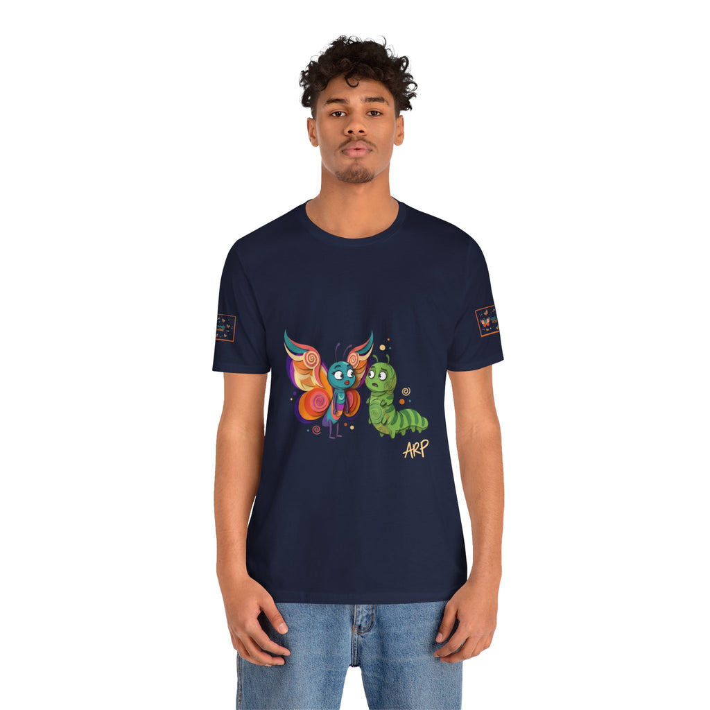 Allarmante T-Shirt Unlimited Tee Flip Variant — Maglietta Grafica Stravagante Farfalla e Bruco