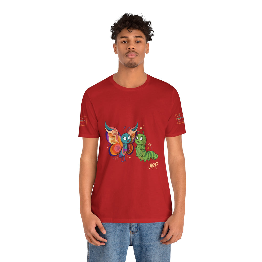 Allarmante T-Shirt Unlimited Tee Flip Variant — Maglietta Grafica Stravagante Farfalla e Bruco