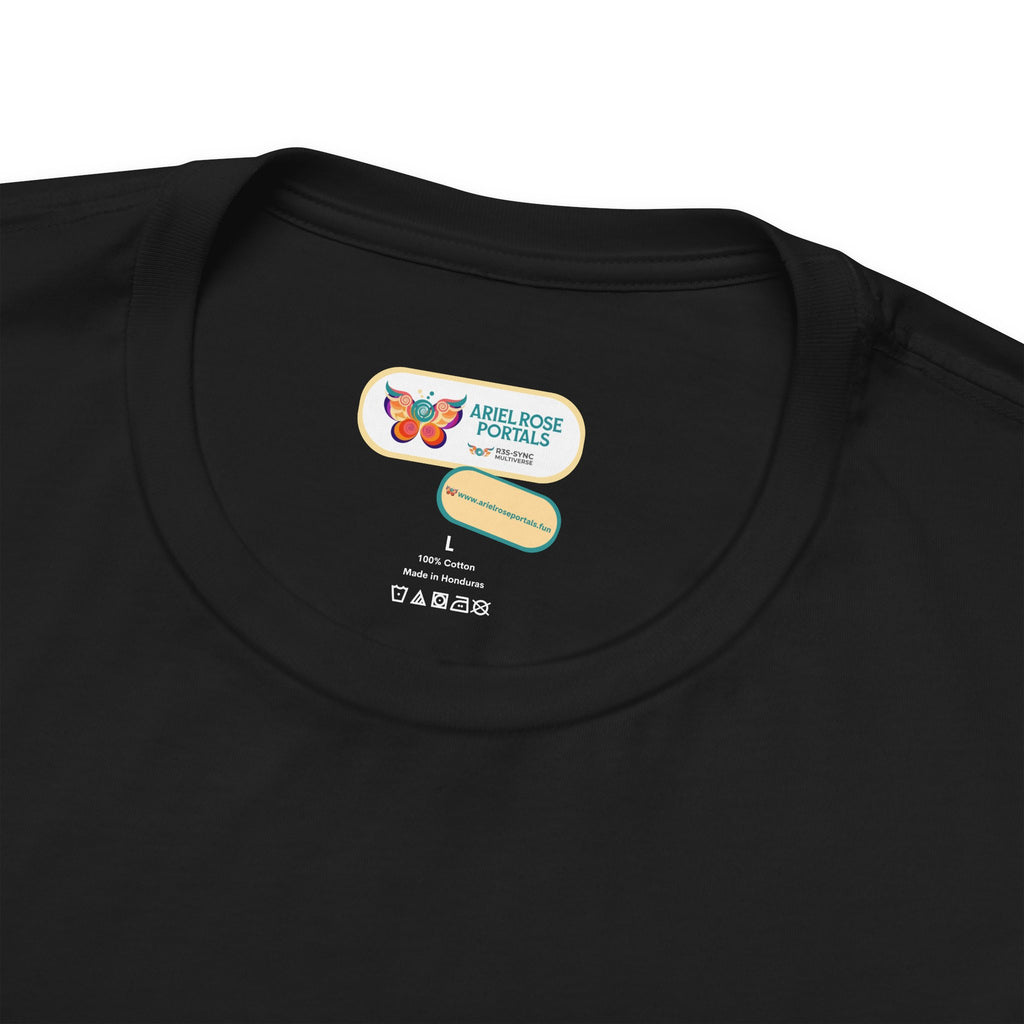 T-shirt Alarmingy Unlimited — Maglietta Grafica con Farfalla e Bruco Stravaganti
