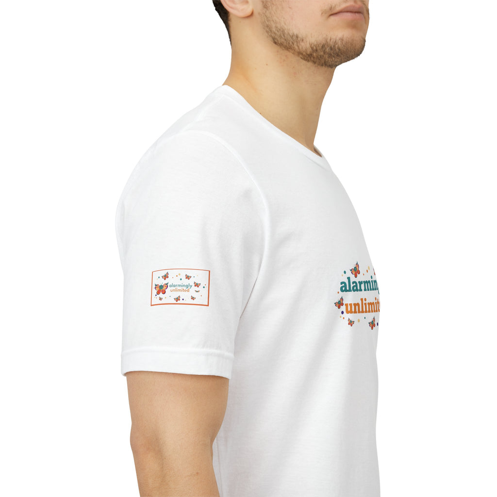 T-shirt Alarmingy Unlimited — Maglietta Grafica con Farfalla e Bruco Stravaganti