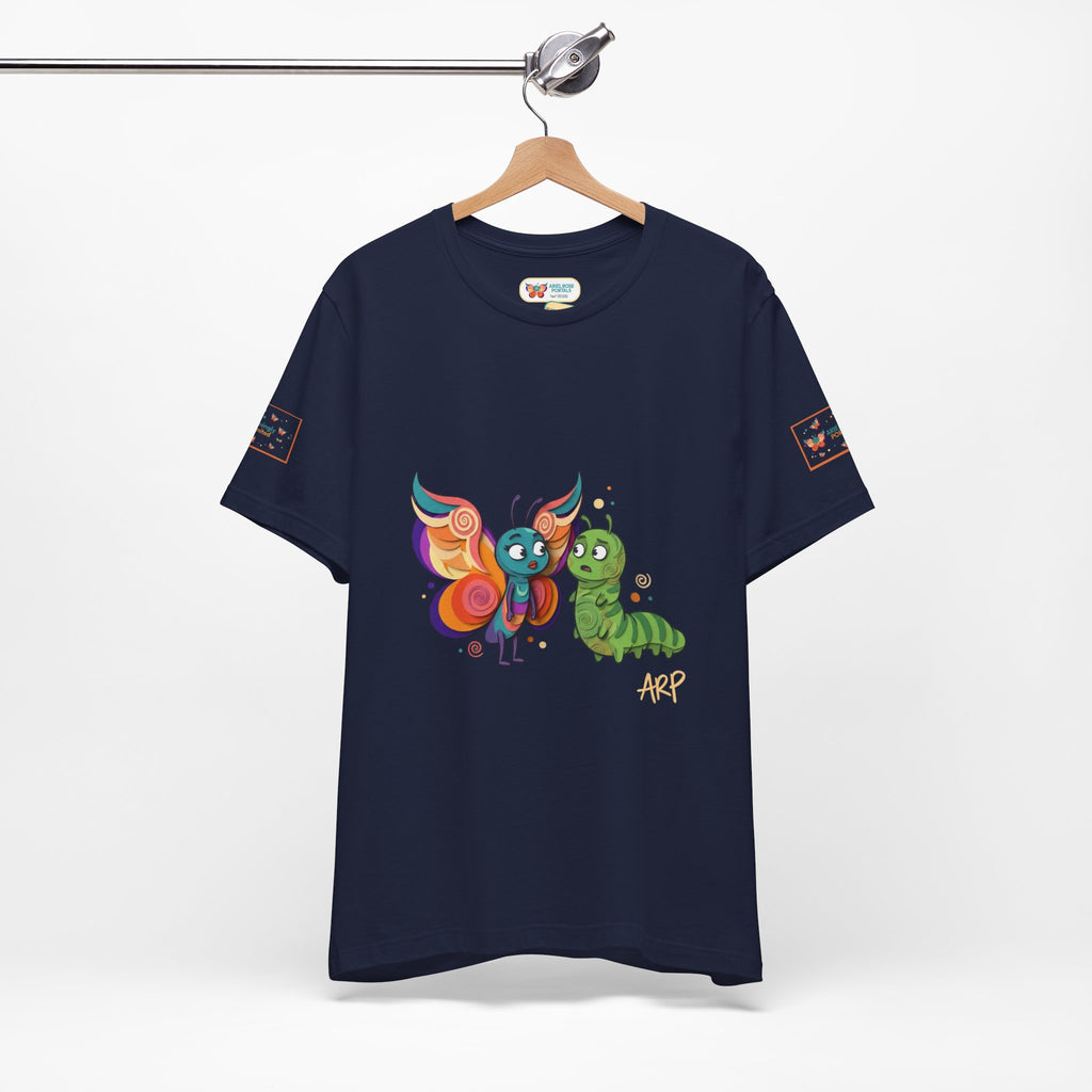 Allarmante T-Shirt Unlimited Tee Flip Variant — Maglietta Grafica Stravagante Farfalla e Bruco