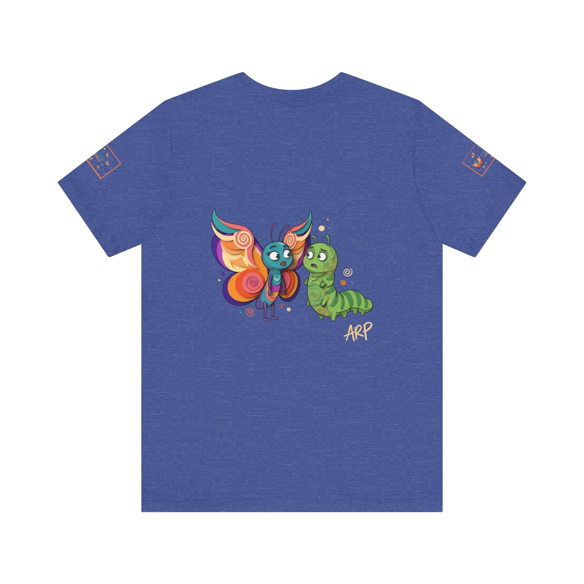 T-shirt Alarmingy Unlimited — Maglietta Grafica con Farfalla e Bruco Stravaganti