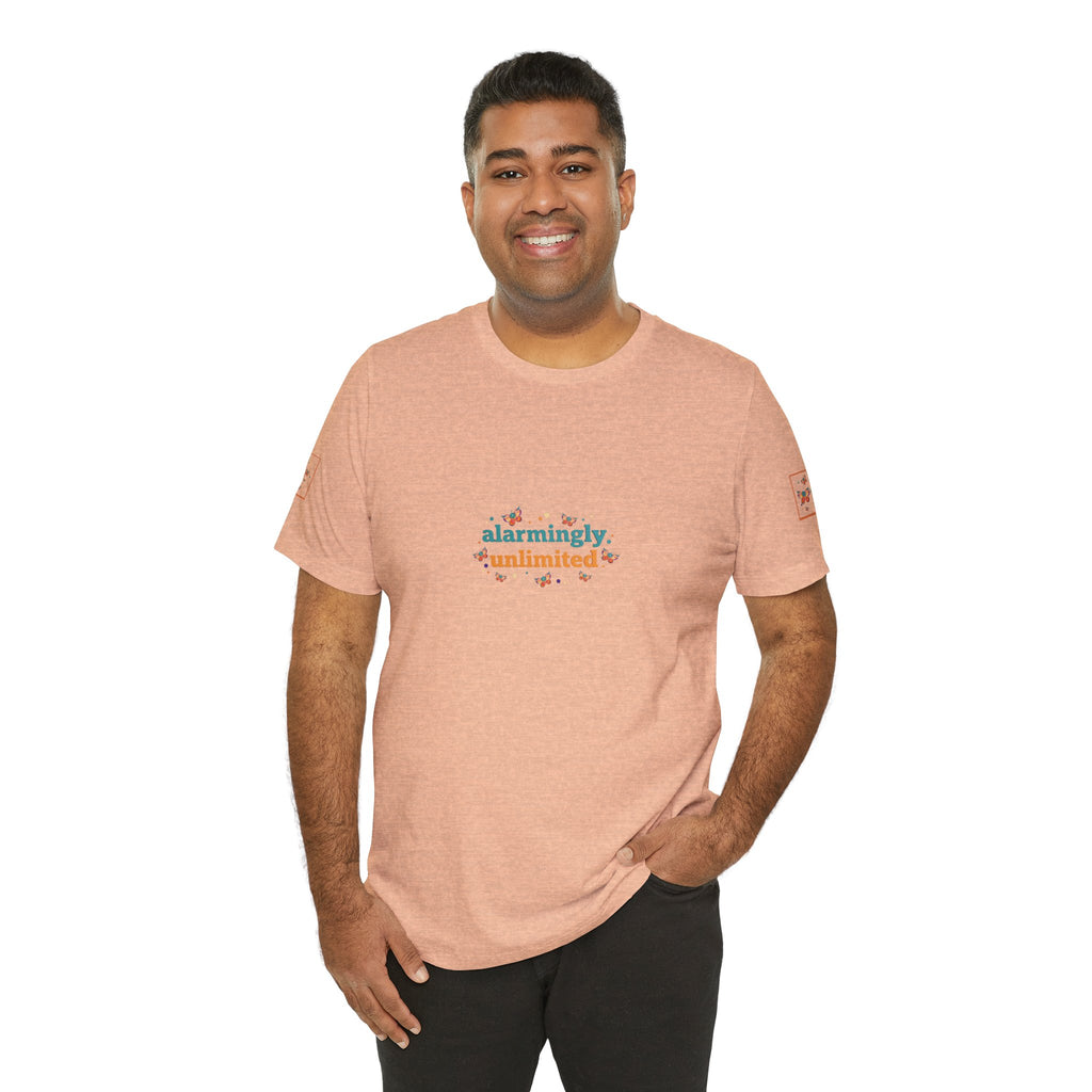 T-shirt Alarmingy Unlimited — Maglietta Grafica con Farfalla e Bruco Stravaganti