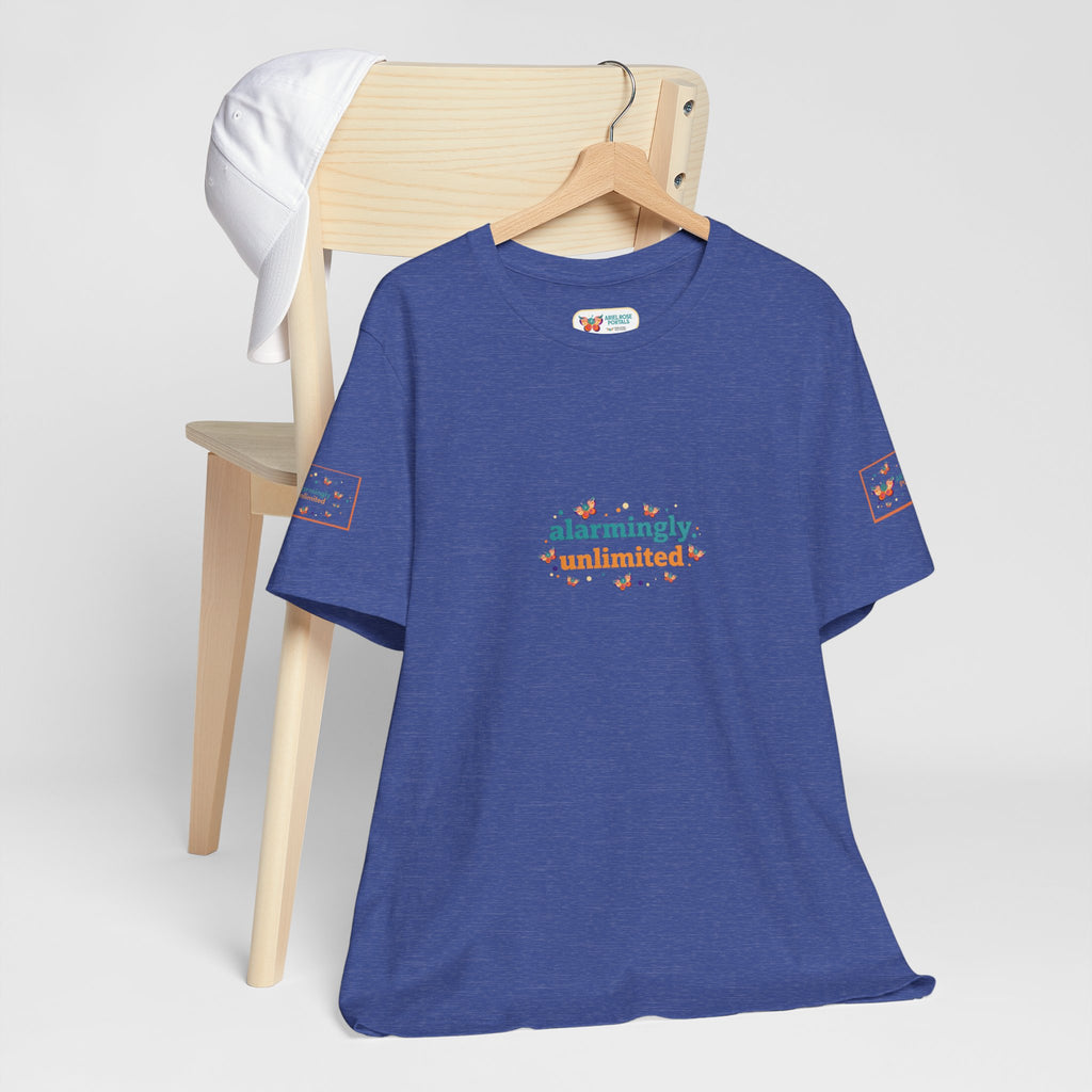 T-shirt Alarmingy Unlimited — Maglietta Grafica con Farfalla e Bruco Stravaganti