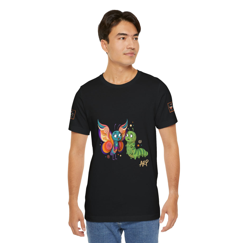 Allarmante T-Shirt Unlimited Tee Flip Variant — Maglietta Grafica Stravagante Farfalla e Bruco