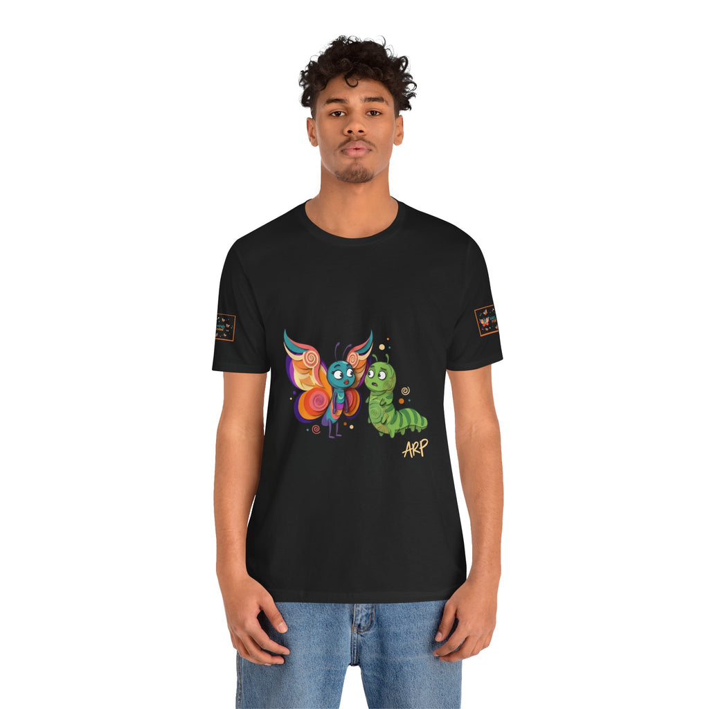 Allarmante T-Shirt Unlimited Tee Flip Variant — Maglietta Grafica Stravagante Farfalla e Bruco