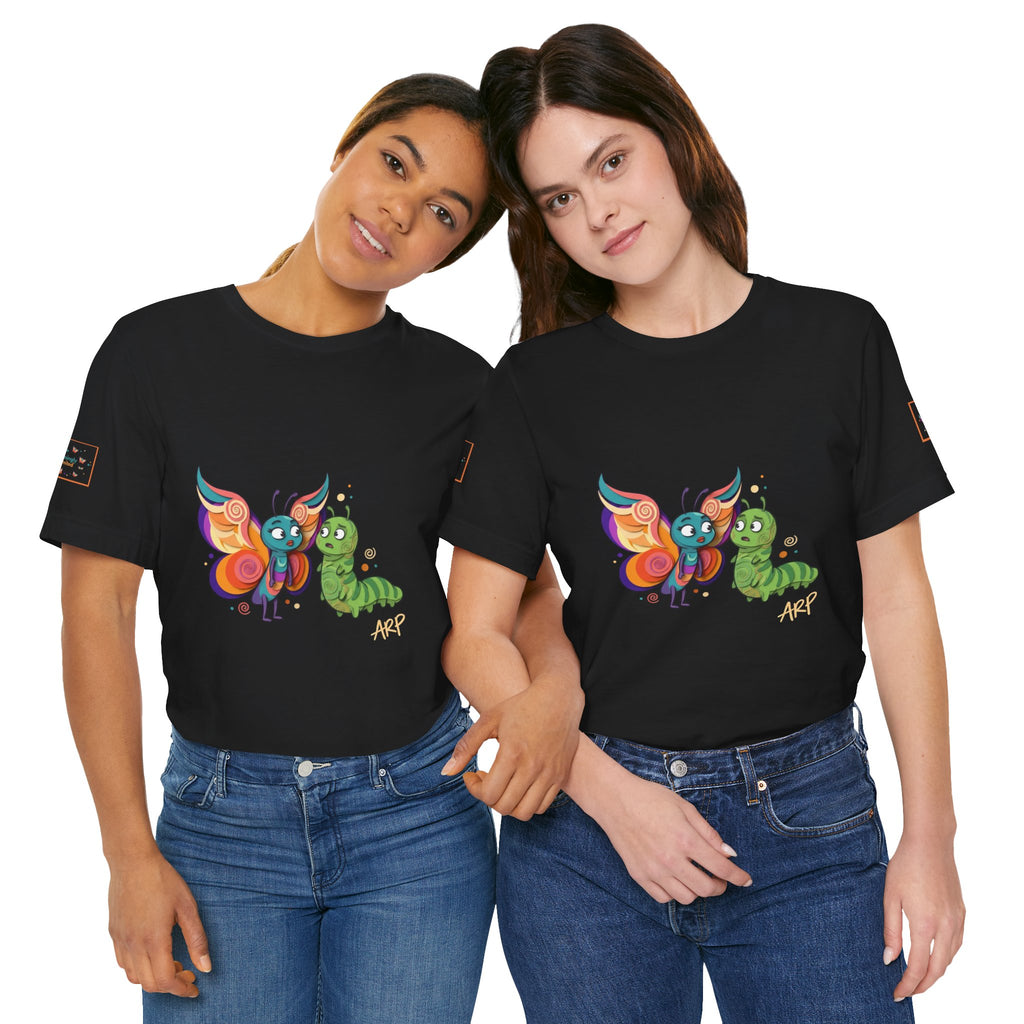 Allarmante T-Shirt Unlimited Tee Flip Variant — Maglietta Grafica Stravagante Farfalla e Bruco