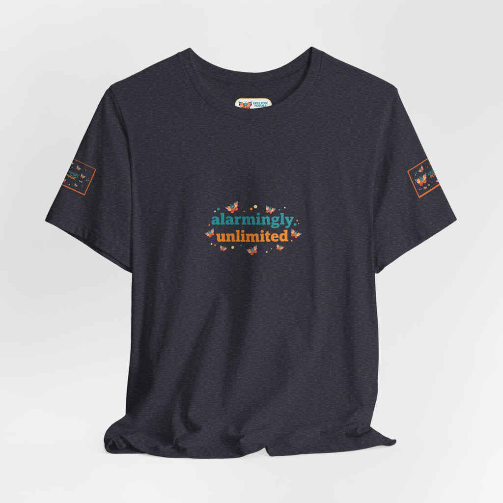 T-shirt Alarmingy Unlimited — Maglietta Grafica con Farfalla e Bruco Stravaganti