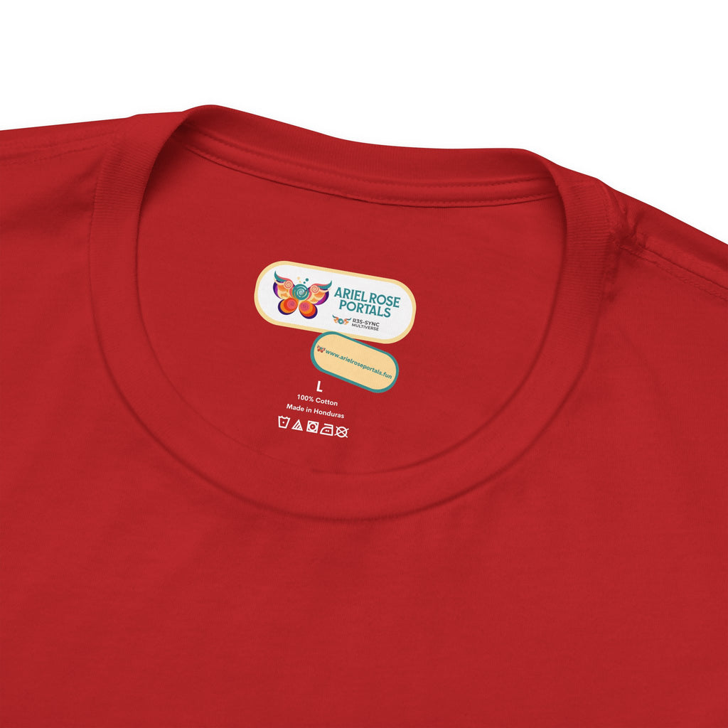 T-shirt Alarmingy Unlimited — Maglietta Grafica con Farfalla e Bruco Stravaganti