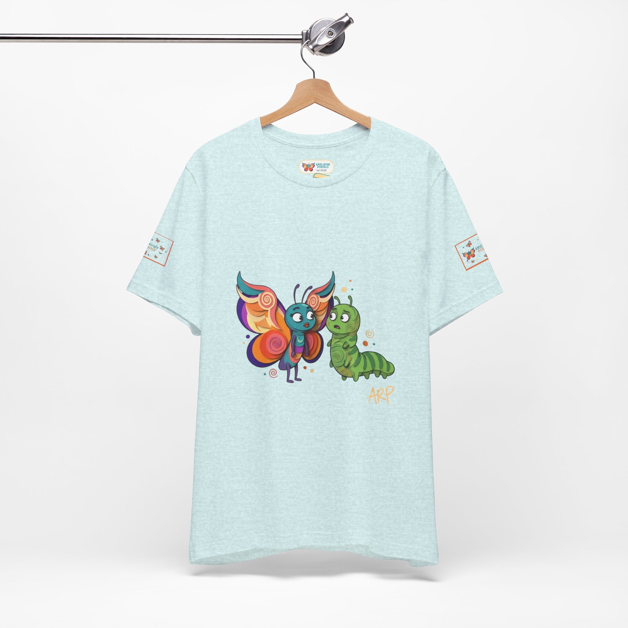 Allarmante T-Shirt Unlimited Tee Flip Variant — Maglietta Grafica Stravagante Farfalla e Bruco