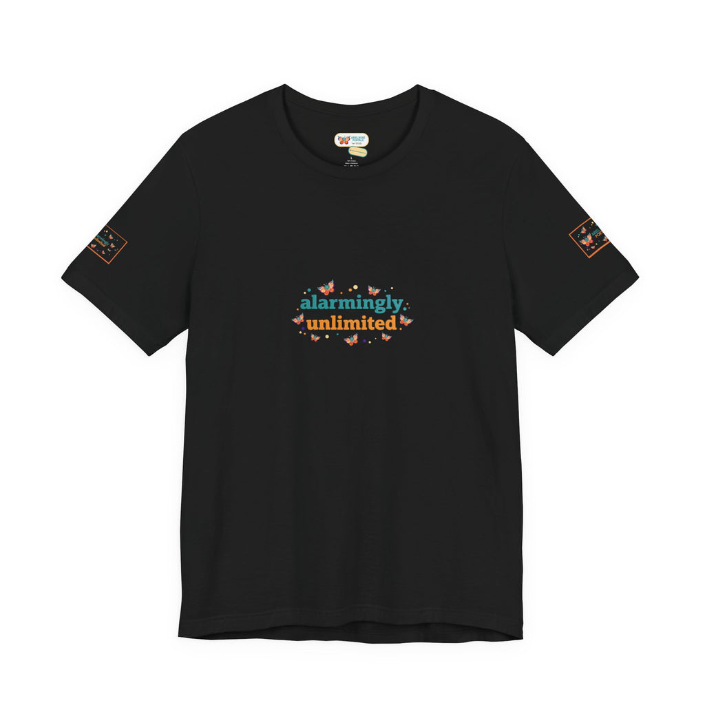 T-shirt Alarmingy Unlimited — Maglietta Grafica con Farfalla e Bruco Stravaganti