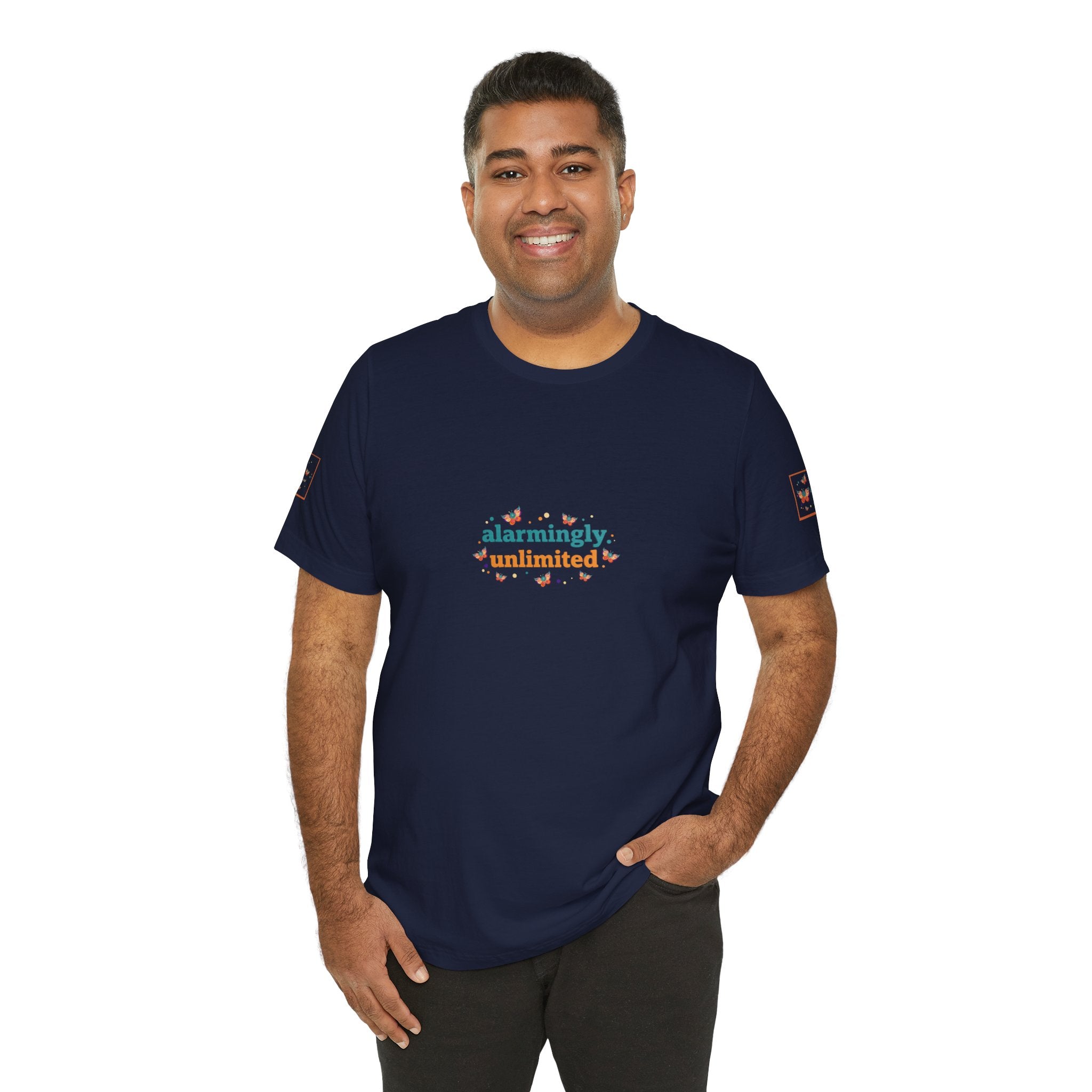 T-shirt Alarmingy Unlimited — Maglietta Grafica con Farfalla e Bruco Stravaganti