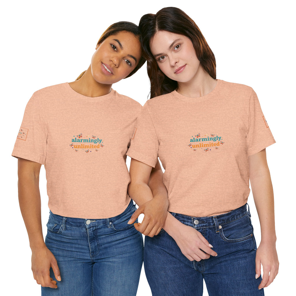 T-shirt Alarmingy Unlimited — Maglietta Grafica con Farfalla e Bruco Stravaganti