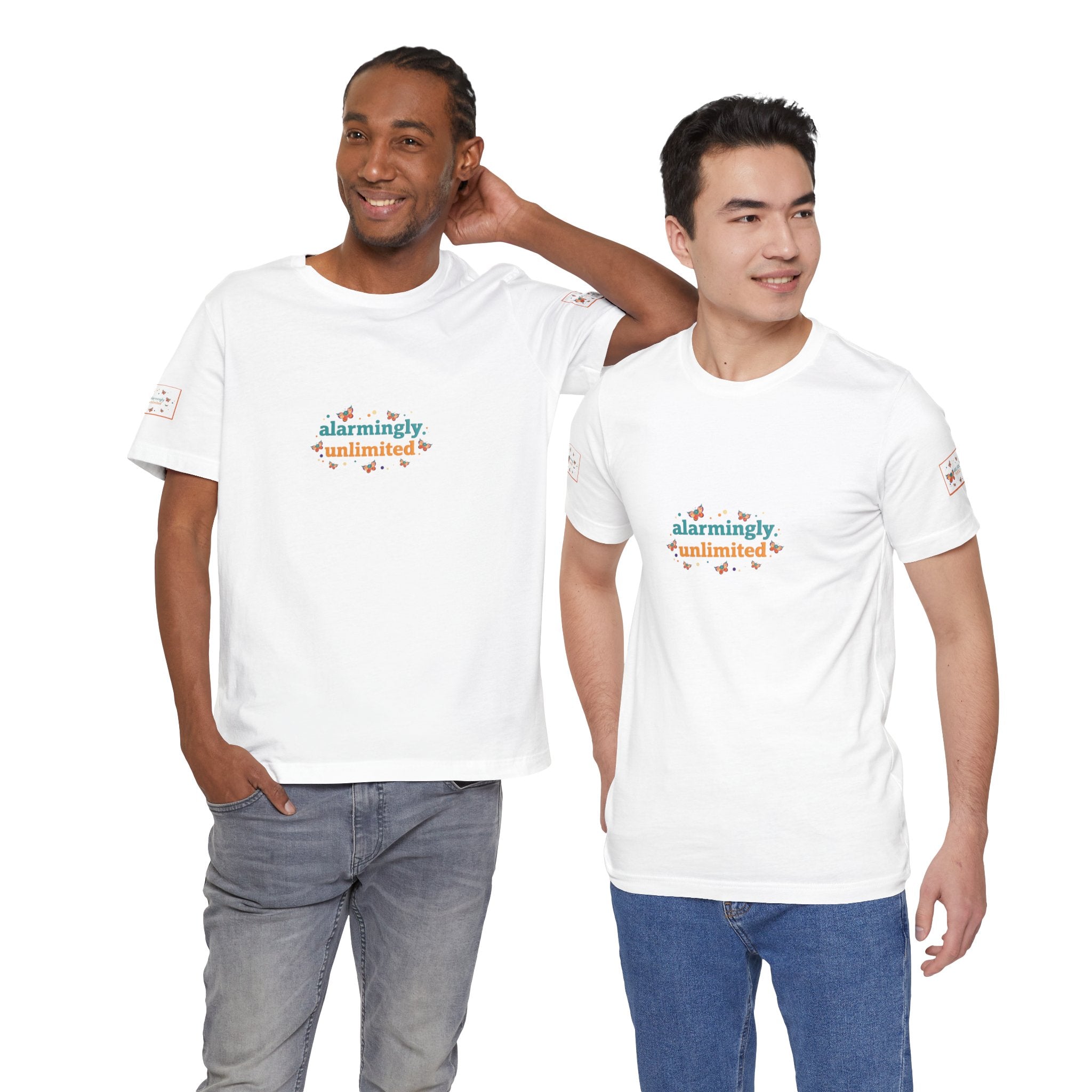 T-shirt Alarmingy Unlimited — Maglietta Grafica con Farfalla e Bruco Stravaganti