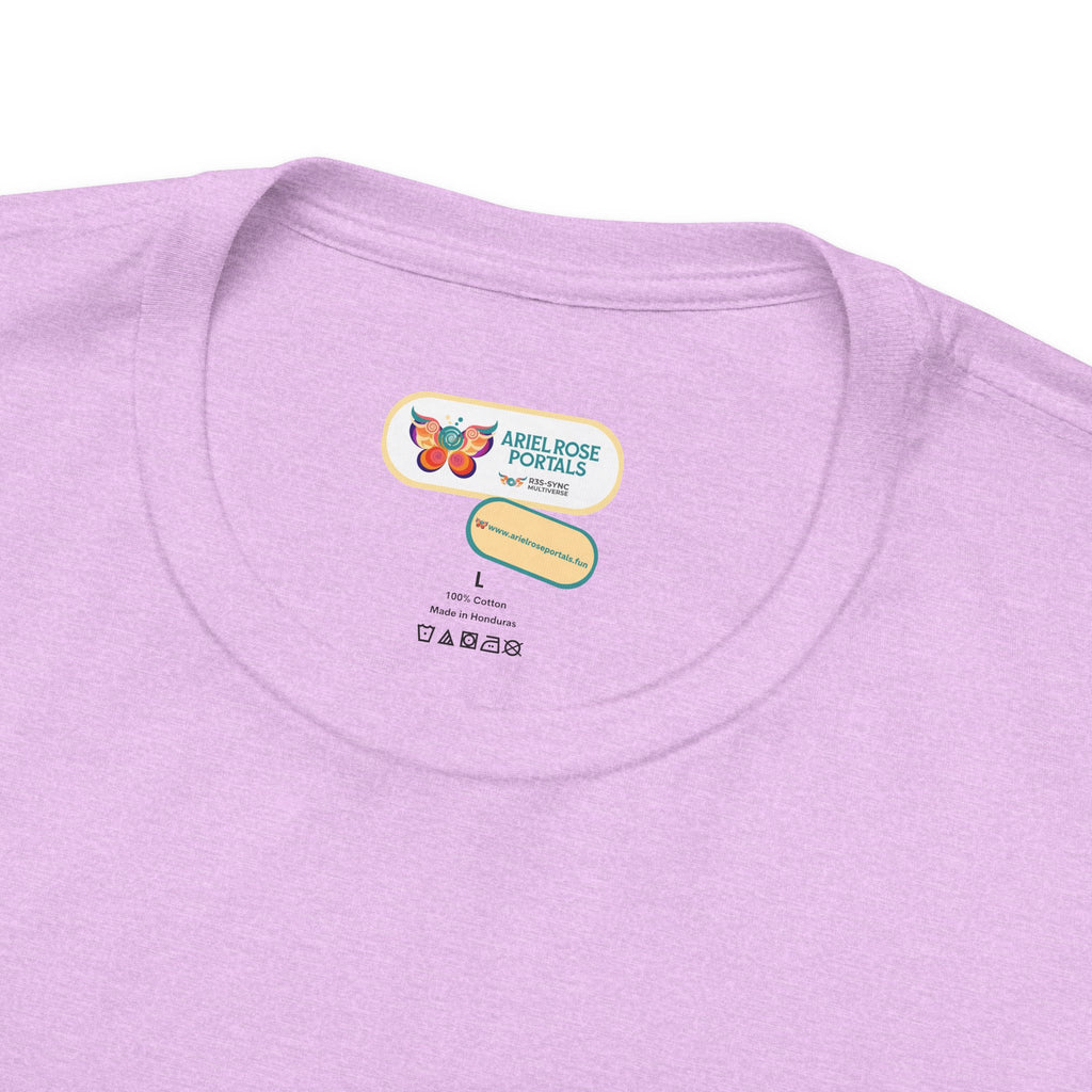 T-shirt Alarmingy Unlimited — Maglietta Grafica con Farfalla e Bruco Stravaganti